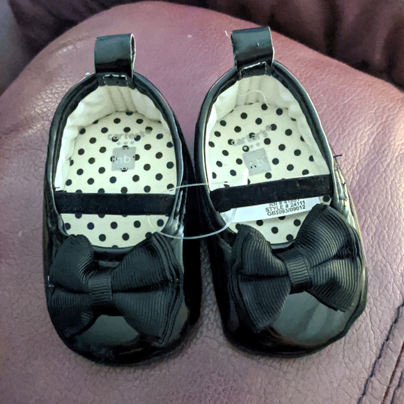New, Carter's newborn shoes - Picture 1 of 3